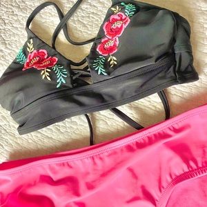 🏖CUTE TOP AND BOTTOM SWIM SET🏖